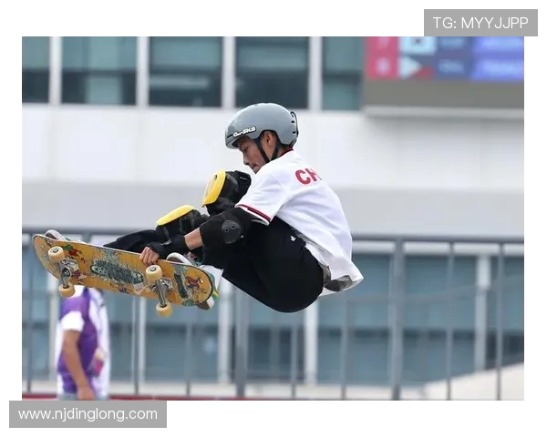 南京滑板队在世界滑板锦标赛中以96分稳居积分榜首位